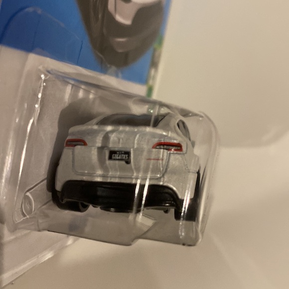 Hot wheels Tesla Model Y - Picture 2 of 5